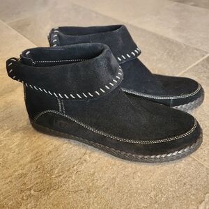 Ugg Varney Women's Size US 9 Black Moccasin Suede Ankle Boho Bootie Shoe 1104653